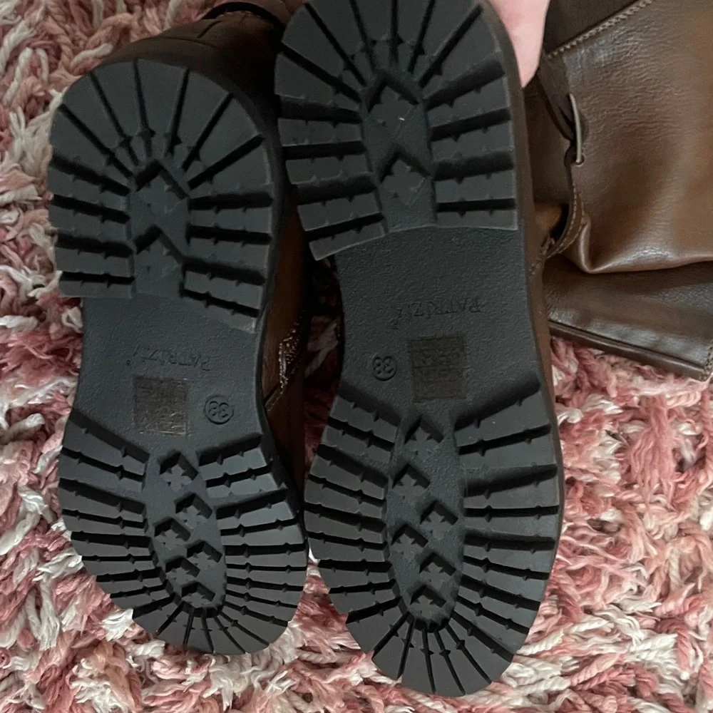 New (Never Worn) Elegant Brown Knee-High Heeled Boots - Picture 2 of 5